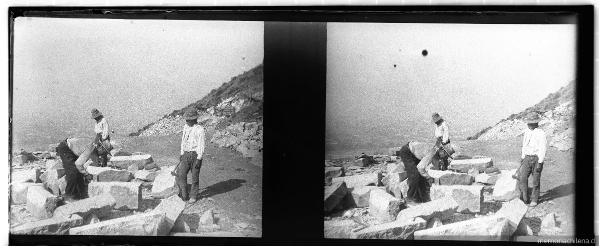 Cerro San Cristóbal, Canteras, tallando una piedra, 1905 — 1905 | Chile de Ayer