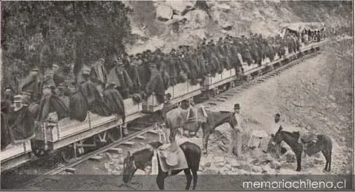 División Camus. Regimiento Buin no.1 embarcándose en un tren del ferrocarril trasandino para dirigirse a Los Andes, mayo de 1891 — 1891 | Chile de Ayer