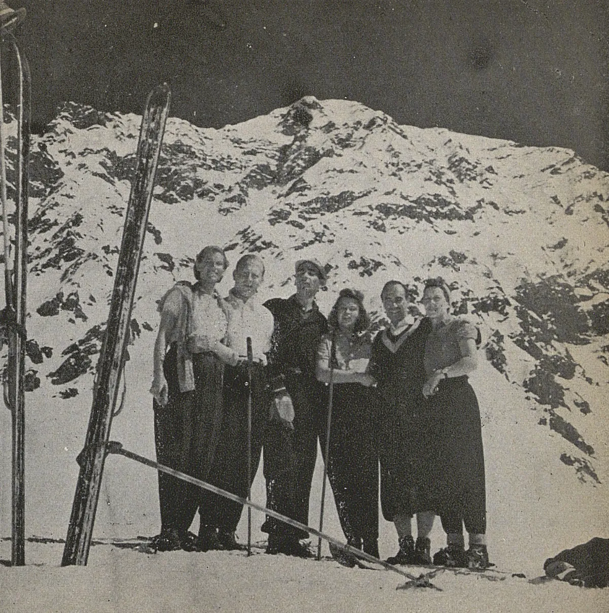 Esquiadores en Portillo, 1942 — 1942 | Chile de Ayer