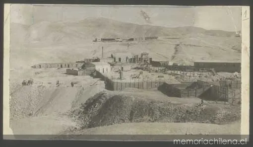 Establecimiento de la Mina San Luis, perteneciente a Luis Camus, ubicada donde actualmente se encuentra Chuquicamata, hacia 1900 — 1900 | Chile de Ayer