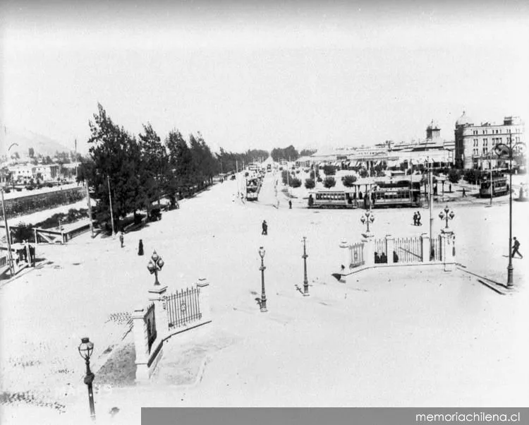Estación Mapocho hacia el terminal de tranvías, hacia 1912 — 1912 | Chile de Ayer