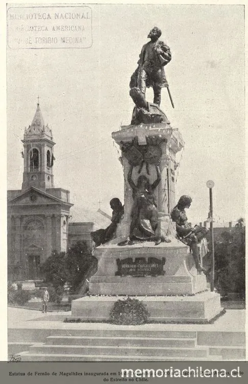Estatua de Fernando de Magallanes inaugurada el 14 de diciembre de 1920, en la ciudad de Punta Arenas — 1930 | Chile de Ayer