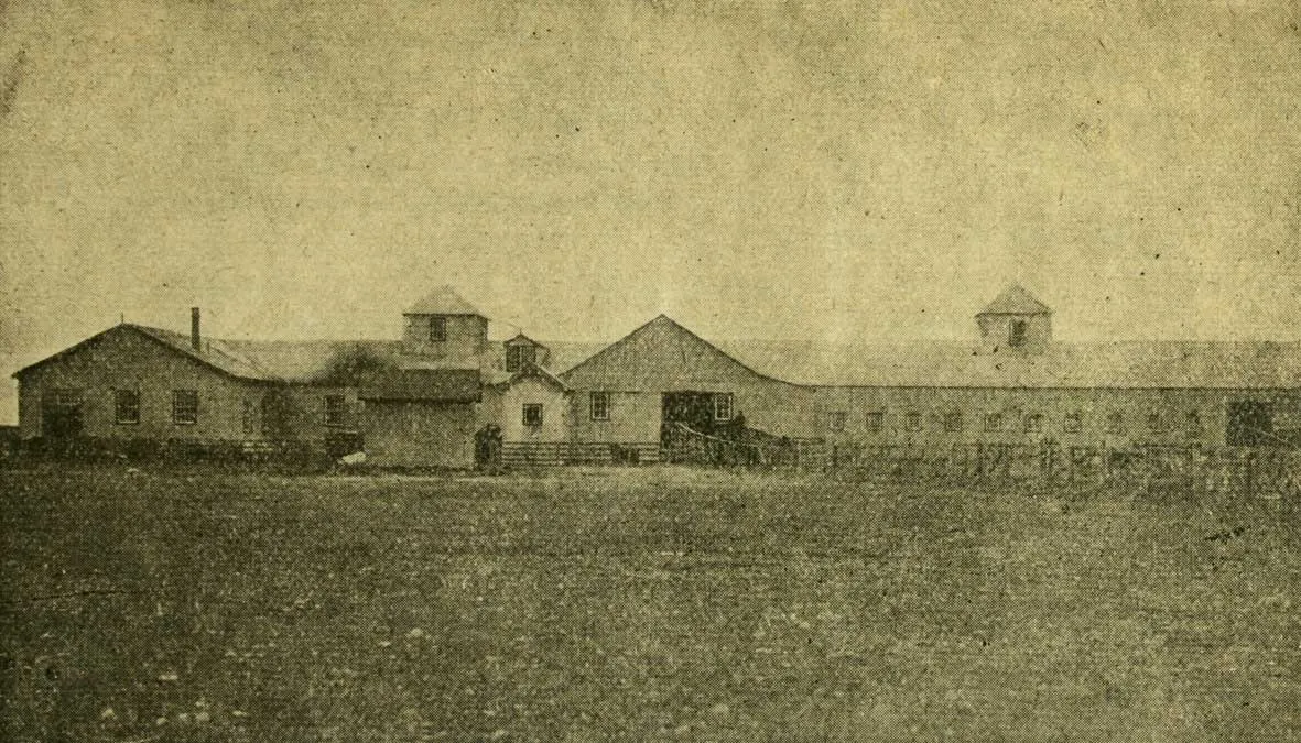 Galpón de esquila de la estancia Sara, Tierra del Fuego, 1923 — 1923 | Chile de Ayer