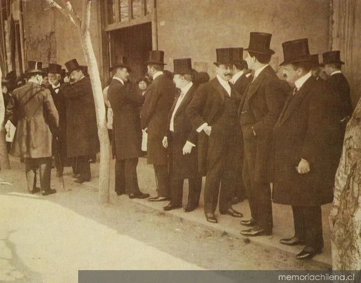 Grupo de hombres con sombrero en Viña del Mar, 1914 — 1914 | Chile de Ayer