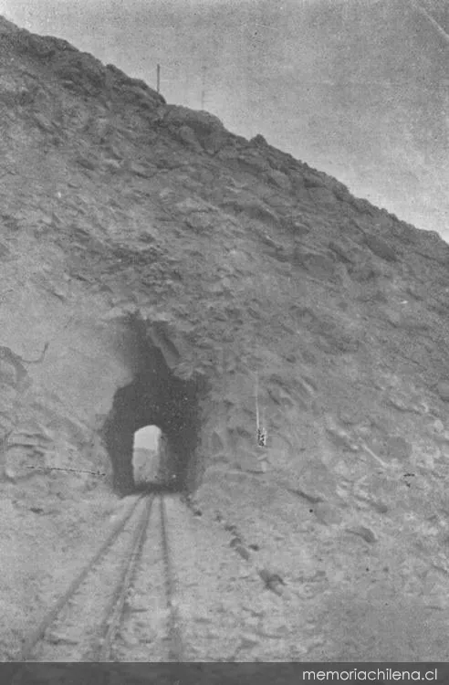 Ferrocarril de Arica a La Paz: túnel en el kilómetro 81, hacia 1905 — 1905 | Chile de Ayer
