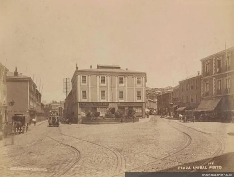 Plaza Aníbal Pinto, hacia 1890 — 1890 | Chile de Ayer