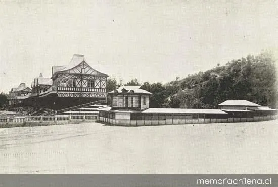 Tribunas del Valparaíso Sporting Club y dependencias de apuestas mutuas, hacia 1913 — 1913 | Chile de Ayer