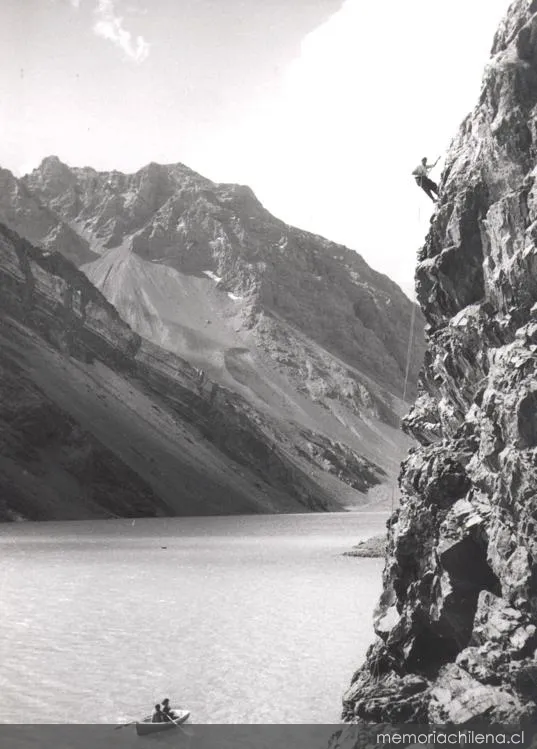 Laguna del Inca en la Cordillera de los Andes, 1930 — 1930 | Chile de Ayer