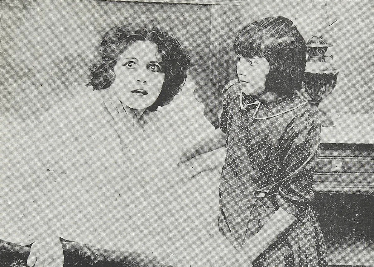 María Padín en escena de " — 1918 | Chile de Ayer