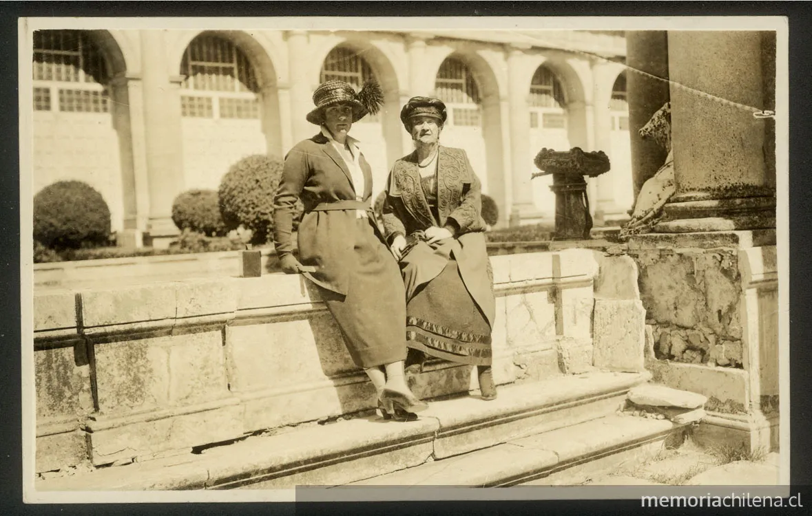 Martina Barros en El Escorial, España, 1919 — 1919 | Chile de Ayer