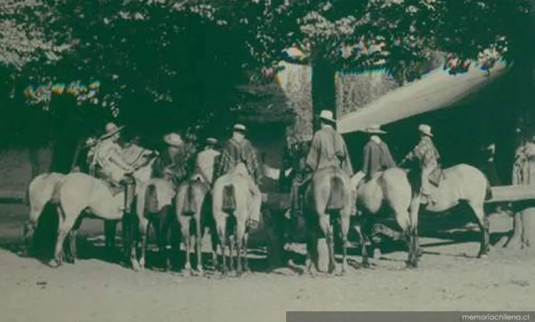 Campesinos a caballo, 1906 — 1906 | Chile de Ayer