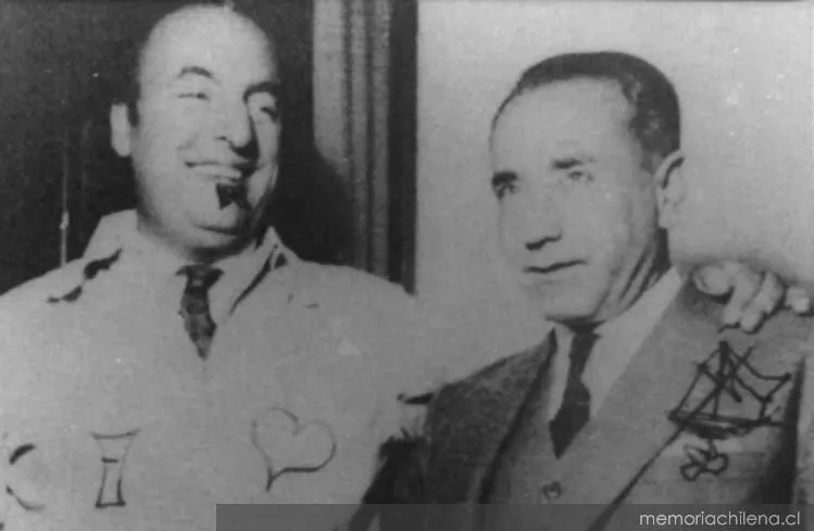 Pablo Neruda junto a Juan Guzmán Cruchaga, hacia 1950 — 1950 | Chile de Ayer