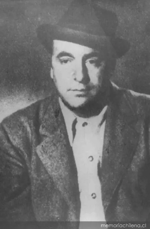 Pablo Neruda de sombrero, 1940 — 1940 | Chile de Ayer