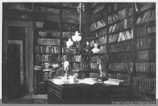 José Toribio Medina en su estudio, hacia 1930 — 1930 | Chile de Ayer