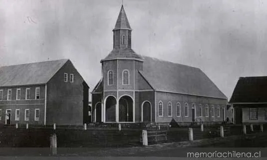 Valdivia: Intendencia e Iglesia Matriz, 1877 — 1877 | Chile de Ayer