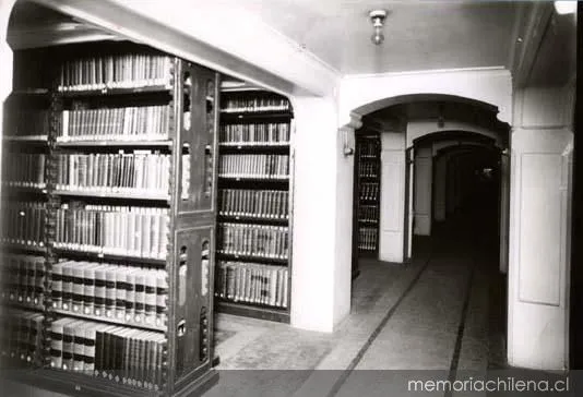 Almacén de libros de la Sala Norteamericana en la Biblioteca Nacional, hacia 1930 — 1930 | Chile de Ayer