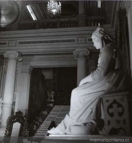 Palacio Cousiño, vista del vestíbulo — 1900 | Chile de Ayer