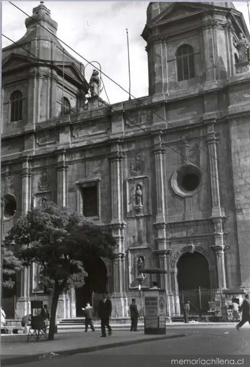 Iglesia de Santo Domingo, Santiago — 1900 | Chile de Ayer