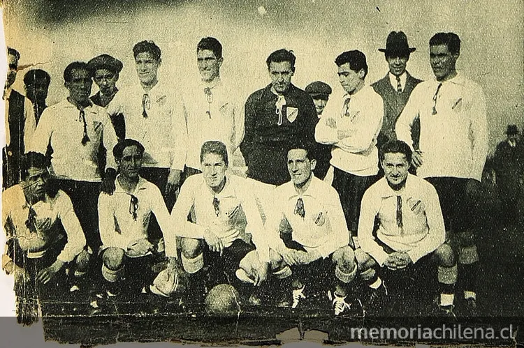 Formación de Colo-Colo que venció a Magallanes en el primer partido disputado por ambos clubes, julio de 1925 — 1925 | Chile de Ayer
