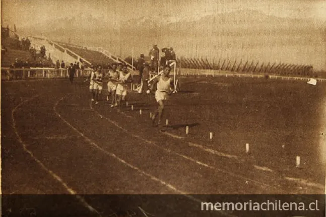 Pista atlética de los Campos de Sports, 1923 — 1923 | Chile de Ayer