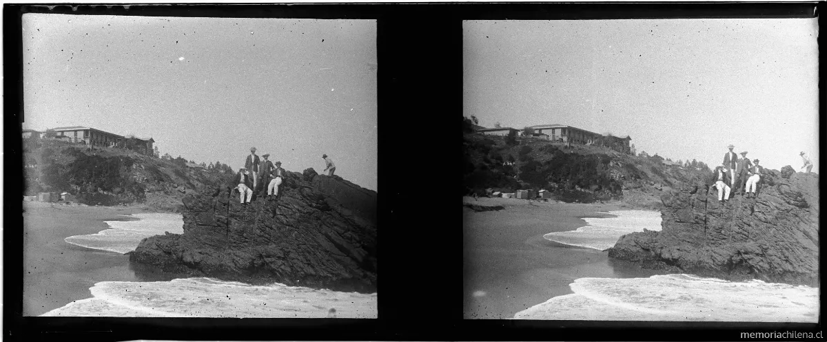 Grupo en una roca, Zapallar en el verano de 1905 — 1905 | Chile de Ayer