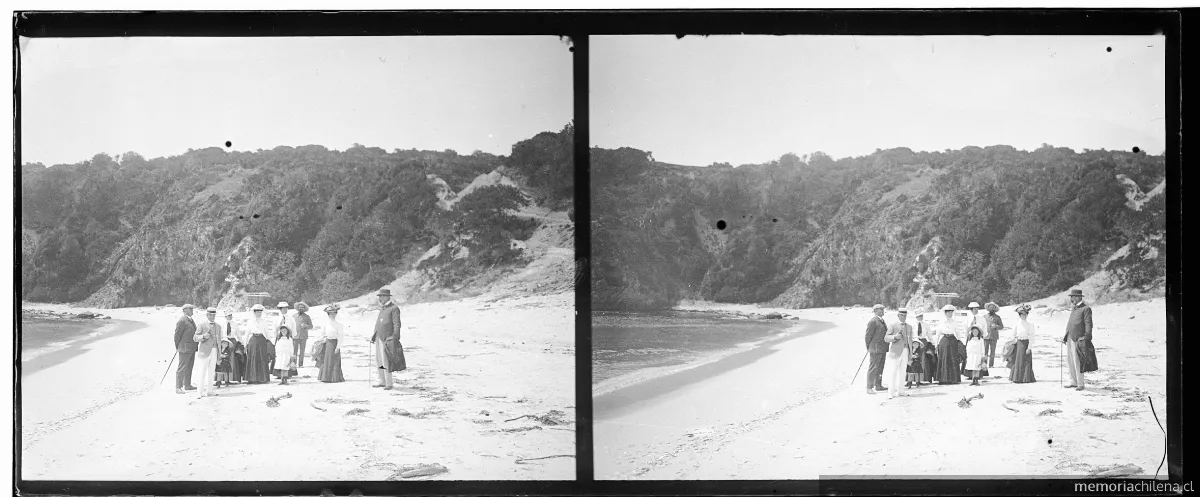 Grupo en la playa blanca, Hualpén, 1907 — 1907 | Chile de Ayer