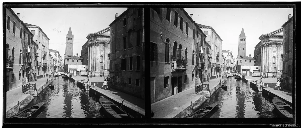 Puente y Canal veneciano con los barcos entre edificios, Italia, mayo 1911 — 1911 | Chile de Ayer
