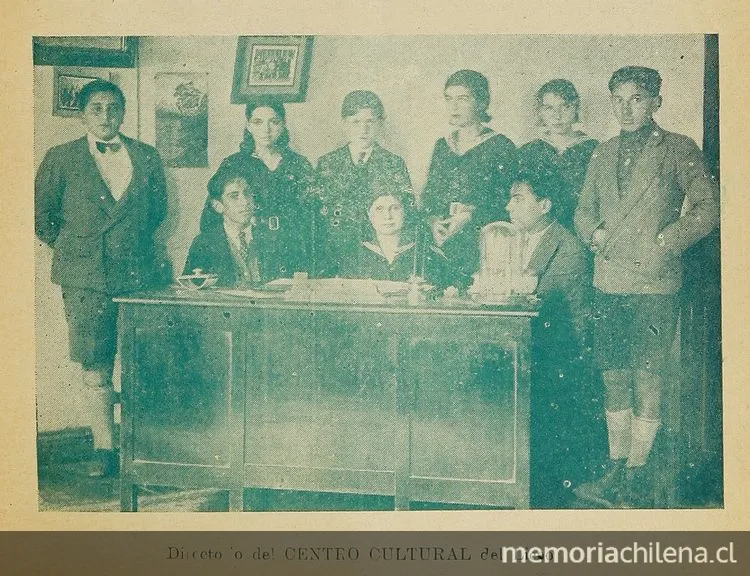 Retrato del directorio del Centro Cultural del Liceo de Niñas de Coquimbo en revista Ráfaga. — 1931 | Chile de Ayer