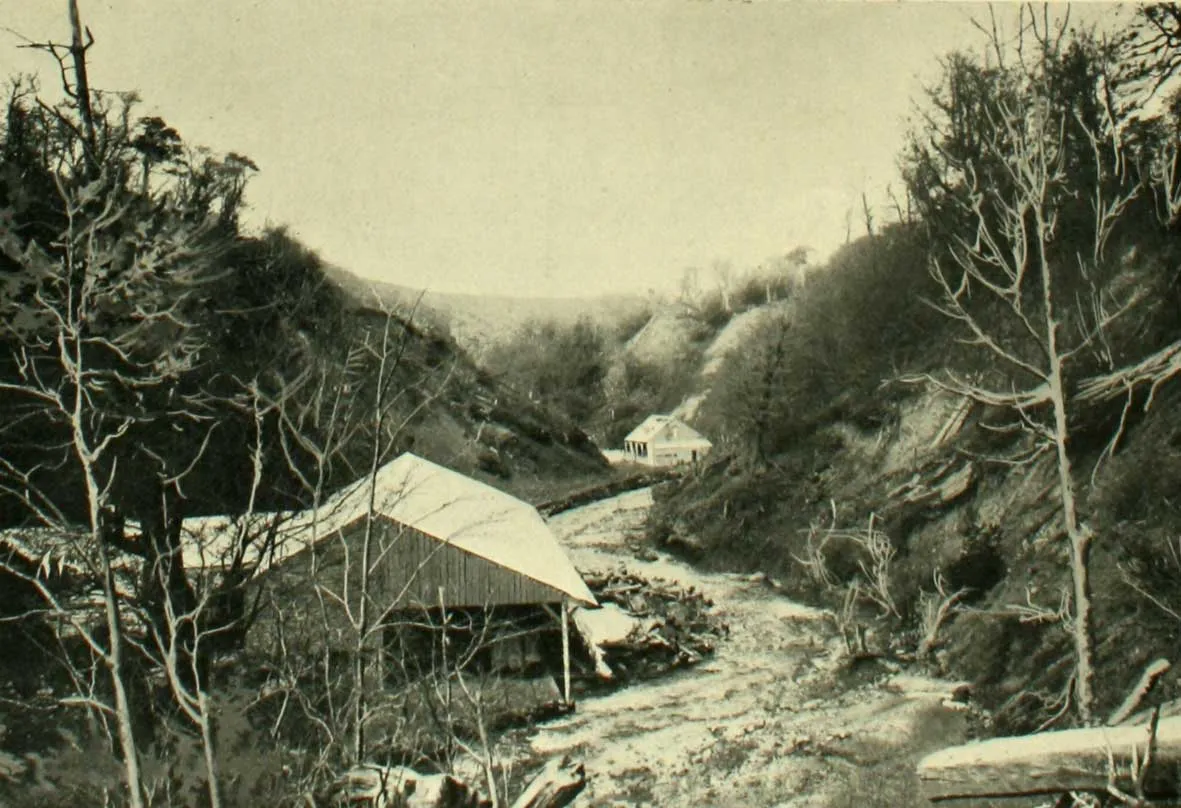 Quebrada de la mina de carbón " — 1906 | Chile de Ayer