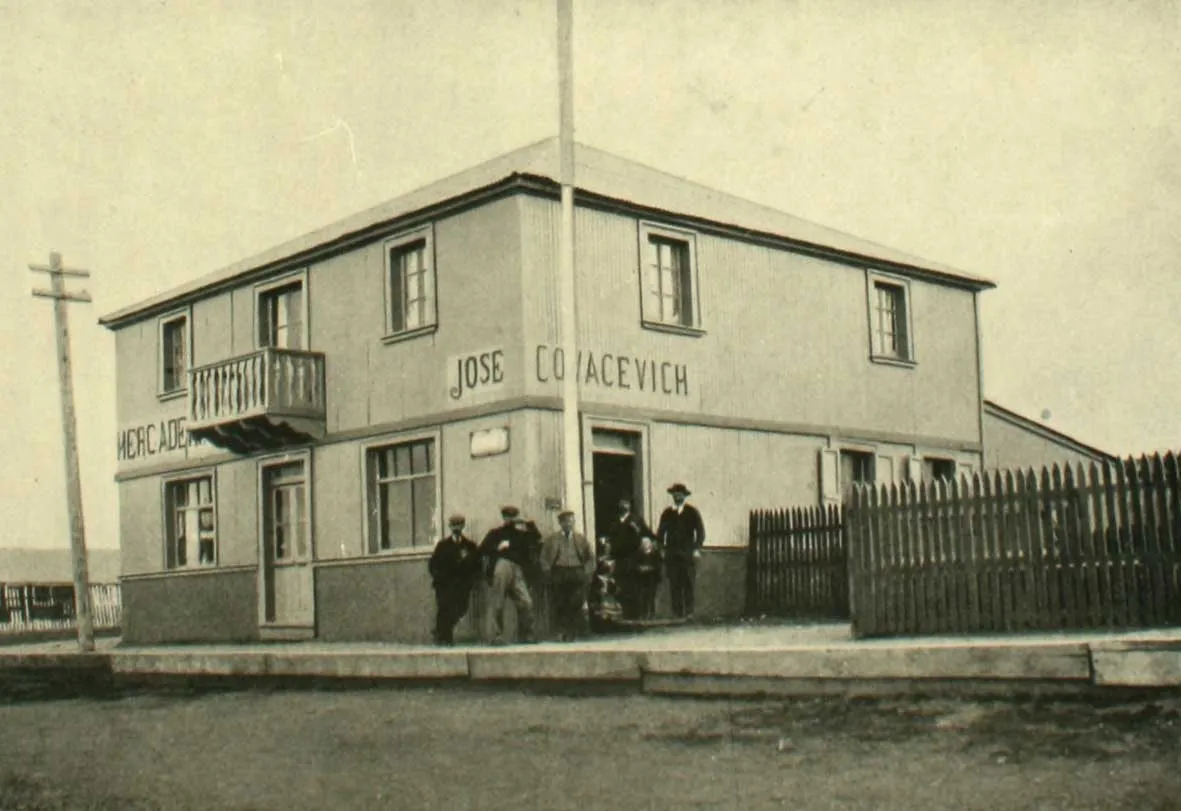 Casa comercial José Cocacevich, Porvenir, Tierra del Fuego, 1906 — 1906 | Chile de Ayer