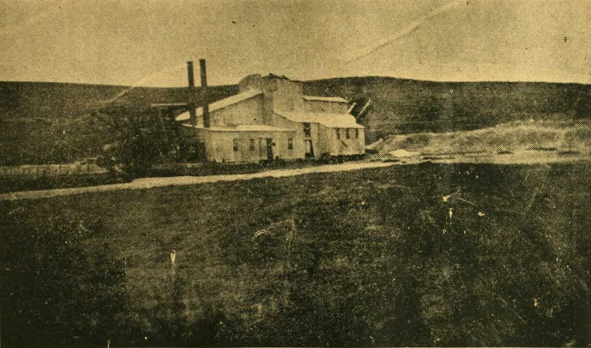 Draga de oro abandonada en el cordón Baquedano, Tierra del Fuego, 1923 — 1923 | Chile de Ayer