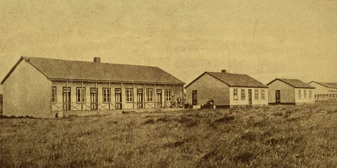 Vivienda para peones, comedor, cocina, baño y servicios de una estancia magallánica, 1924 — 1924 | Chile de Ayer
