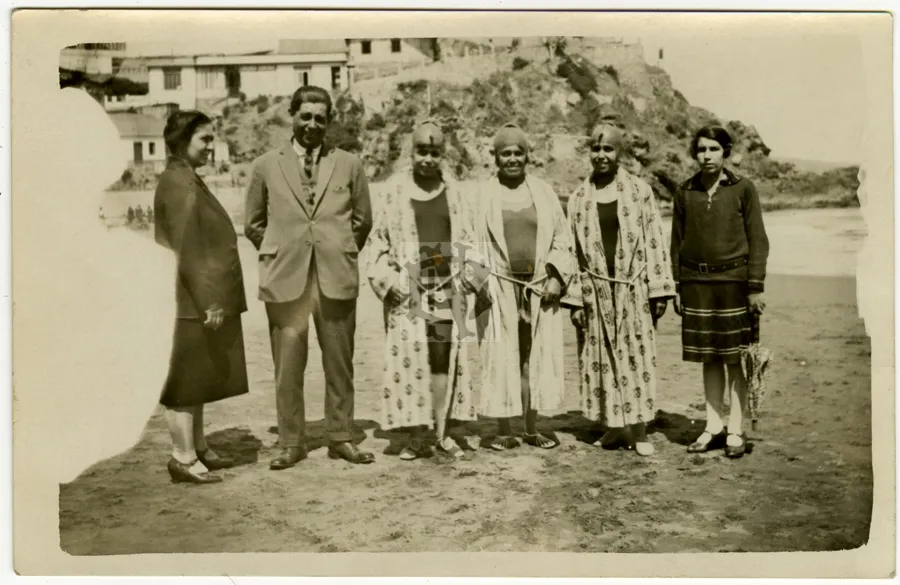 Grupo familiar en el balneario de Pichilemu, 1925 — 1925 | Chile de Ayer