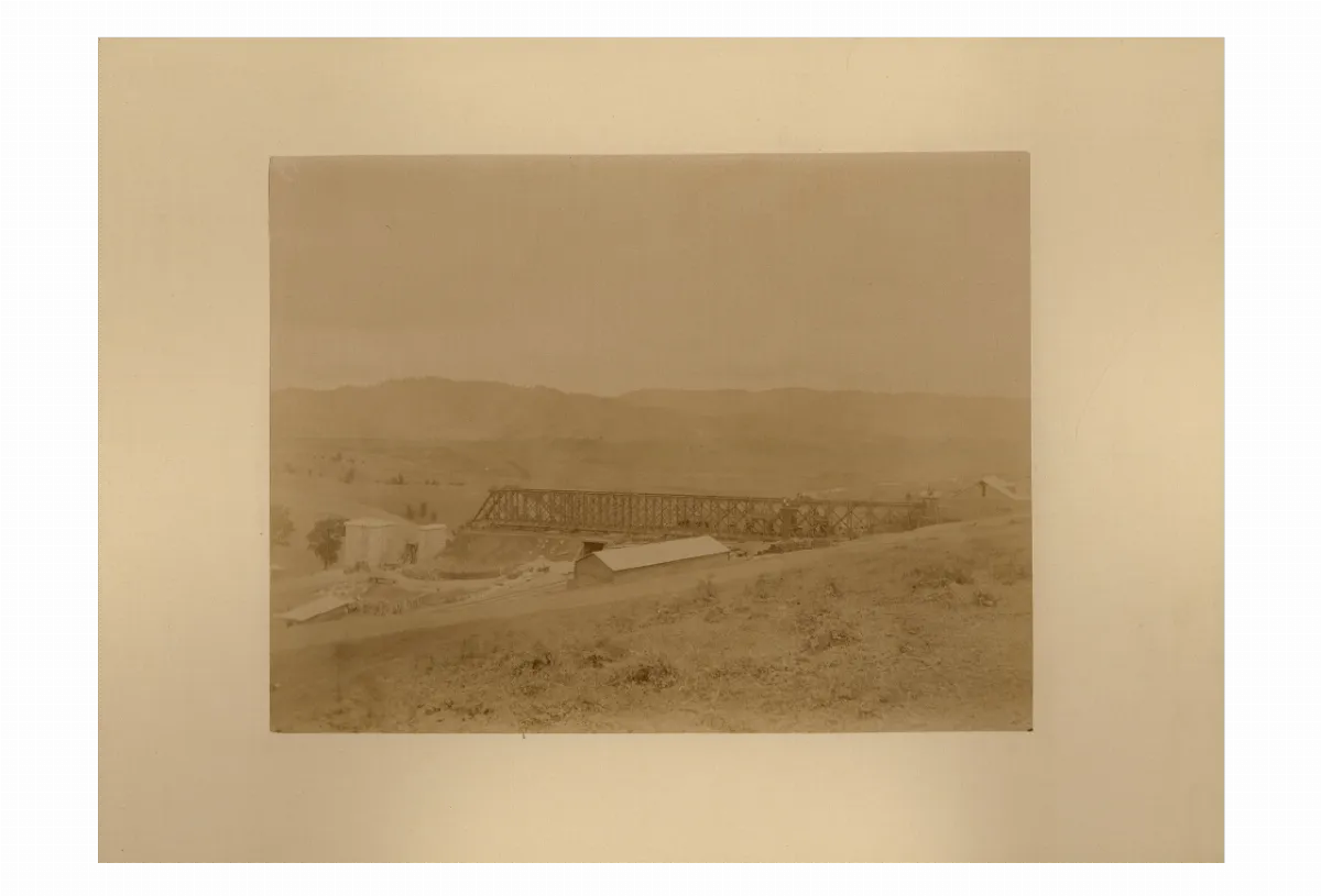 Viaducto de Malleco con estructura metálica en construcción — 1886 | Chile de Ayer