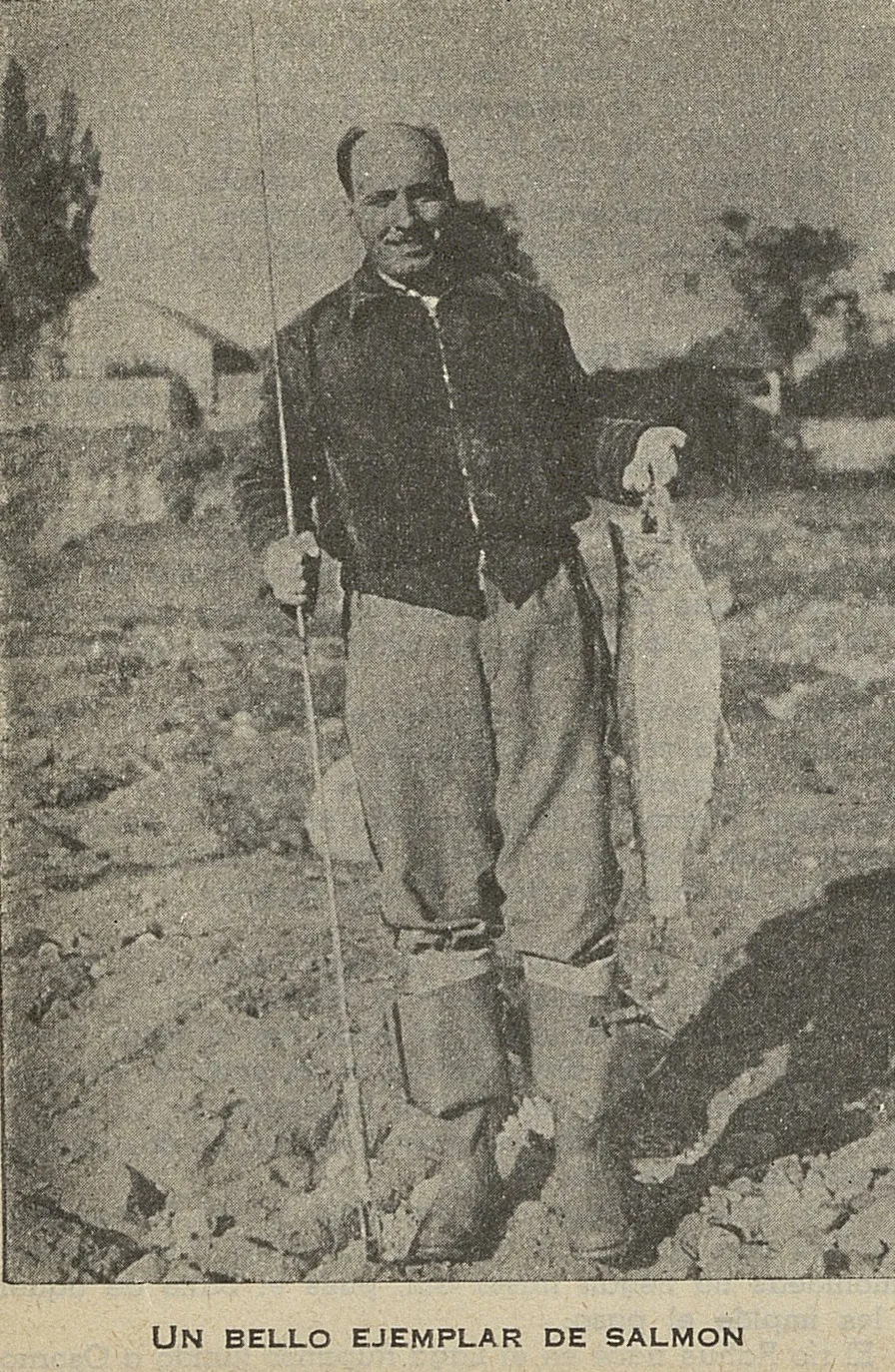 Un bello ejemplar de salmón, 1940 — 1940 | Chile de Ayer