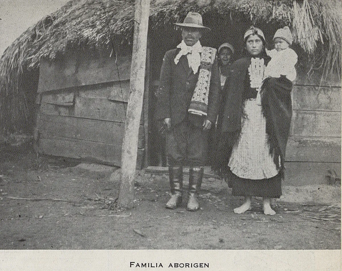 Grupo de personas mapuche, 1941 — 1941 | Chile de Ayer