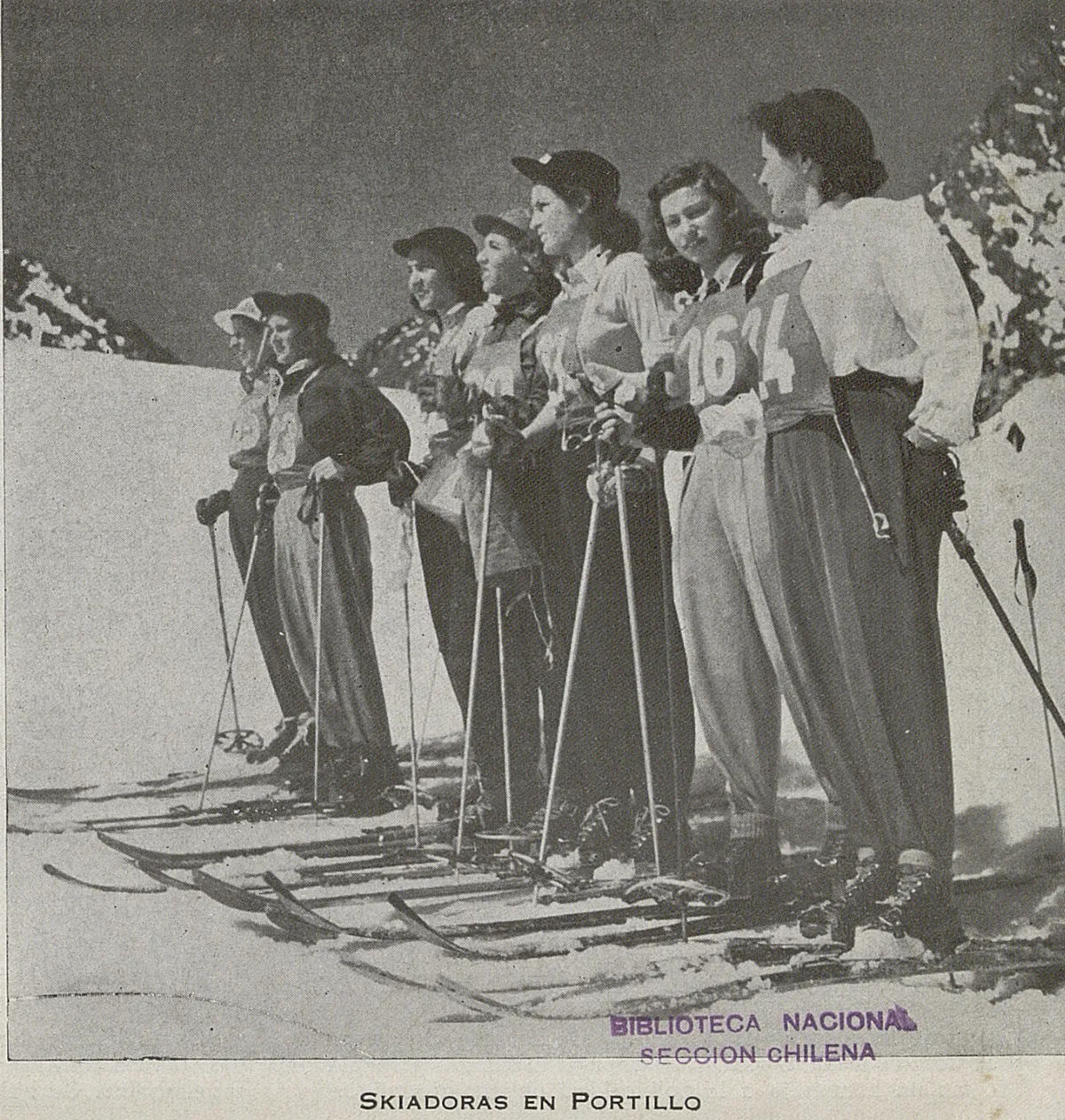 Mujeres esquiando en Portillo, 1943 — 1943 | Chile de Ayer