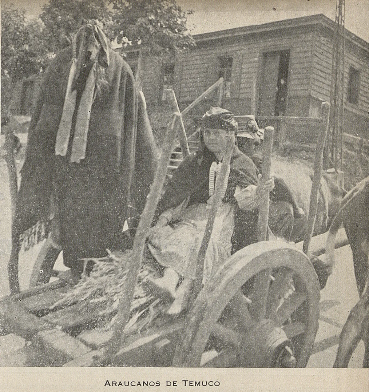Mujer mapuche en Temuco, 1947 — 1947 | Chile de Ayer