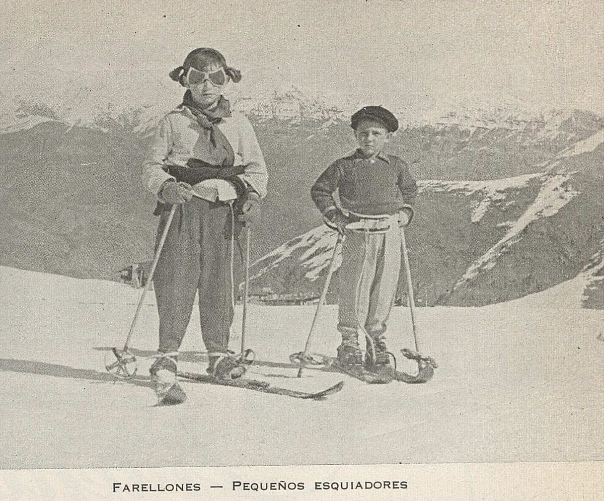Niños esquiando en Farellones, 1948 — 1948 | Chile de Ayer