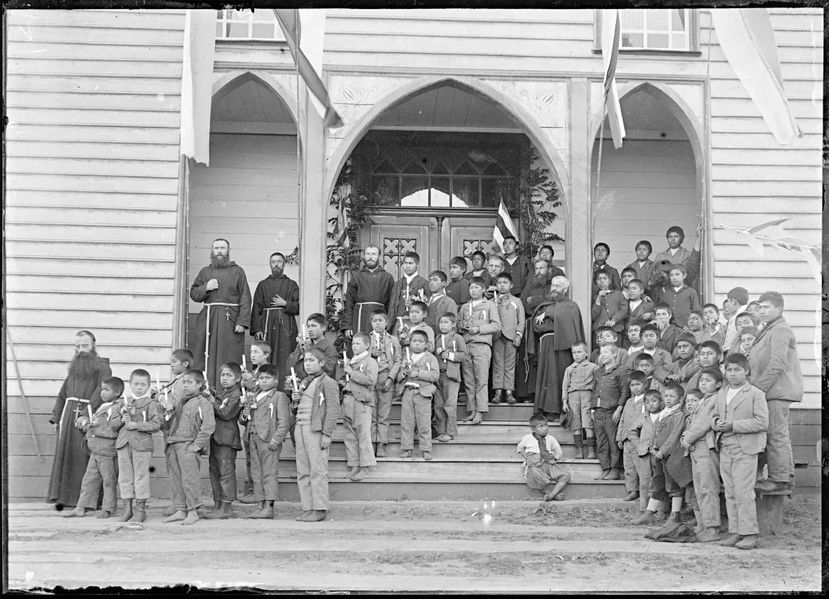 Padre Sigifredo en la Misión de Panguipulli, 1905 — 1905 | Chile de Ayer