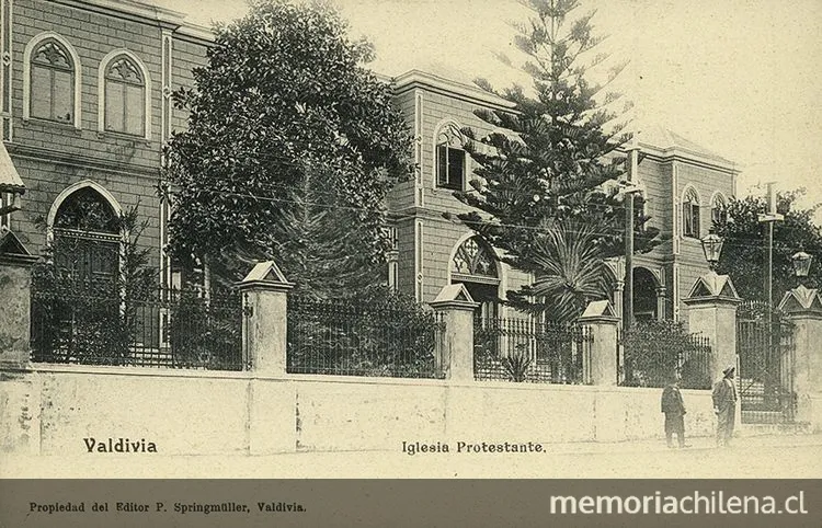 Iglesia protestante en Valdivia, 1910 — 1910 | Chile de Ayer