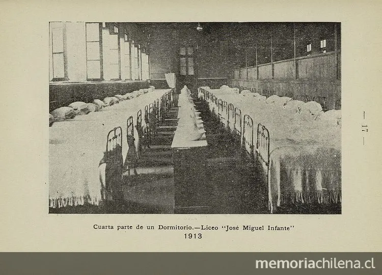 Dormitorio del Liceo de señoritas " — 1913 | Chile de Ayer