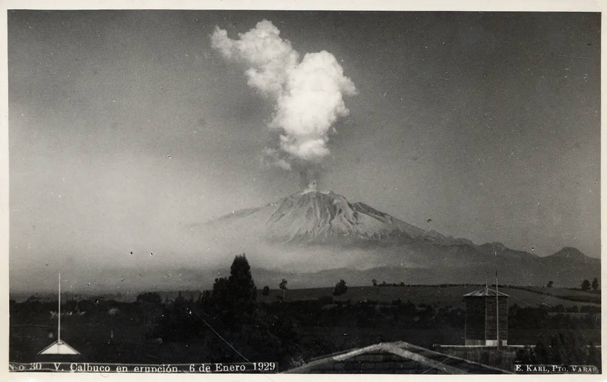 Volcán Calbuco en erupción, 6 de enero 1929 — 1929 | Chile de Ayer