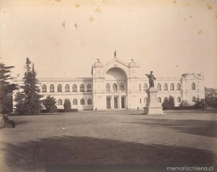 Museo Nacional de Historia Natural en la Quinta Normal, Santiago, hacia 1890 — 1890 | Chile de Ayer