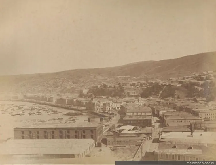 Vista general desde el cerro Artillería, hacia 1890 — 1890 | Chile de Ayer