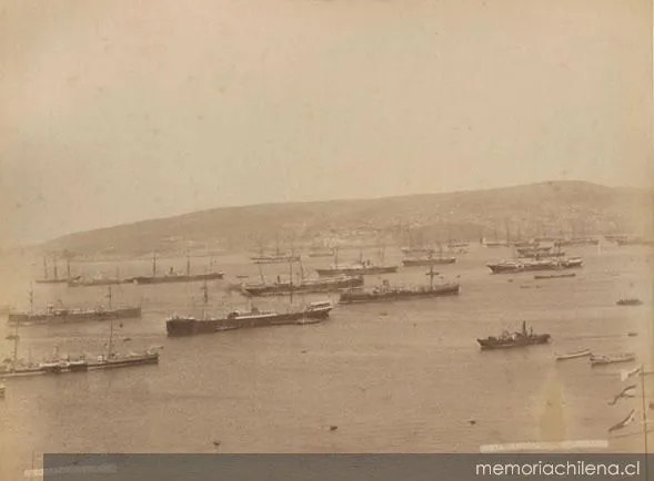 Vista general de la bahía de Valparaíso, hacia 1890