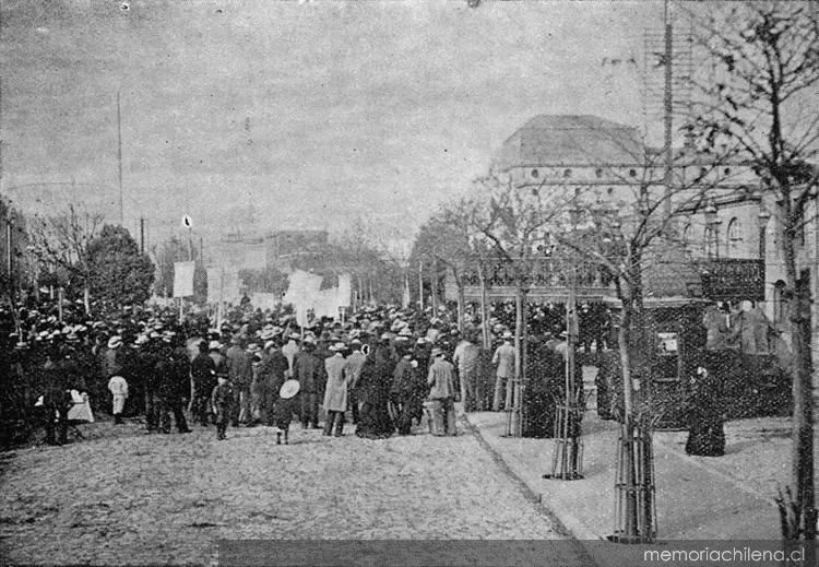 Durante el meeting en la Avenida del Brasil, 1903 — 1903 | Chile de Ayer