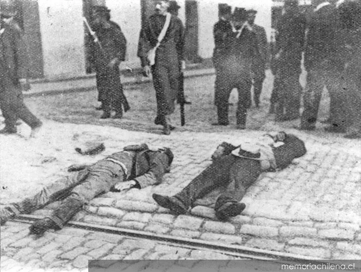 Muertos de la huelga de los obreros marítimos en Valparaíso, 1903 — 1903 | Chile de Ayer