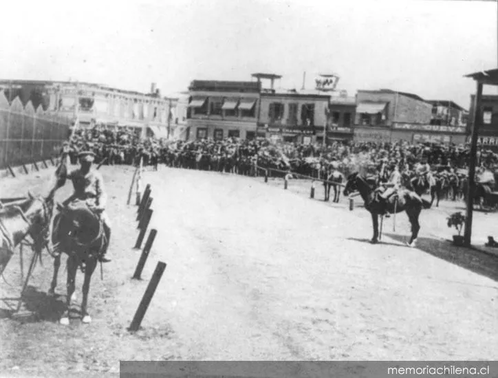 Tropas del Regimiento Esmeralda comprometidas en la represión de la huelga de Iquique, hacia 1907 — 1907 | Chile de Ayer