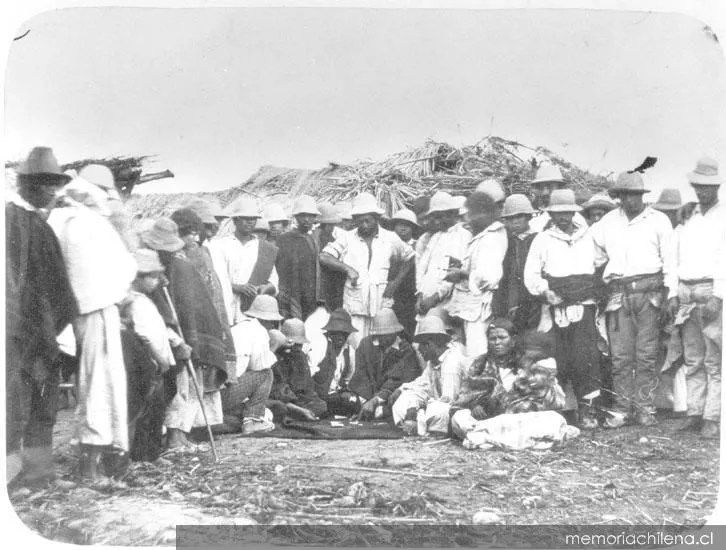 Peones jugando a los naipes, 1905 — 1860 | Chile de Ayer